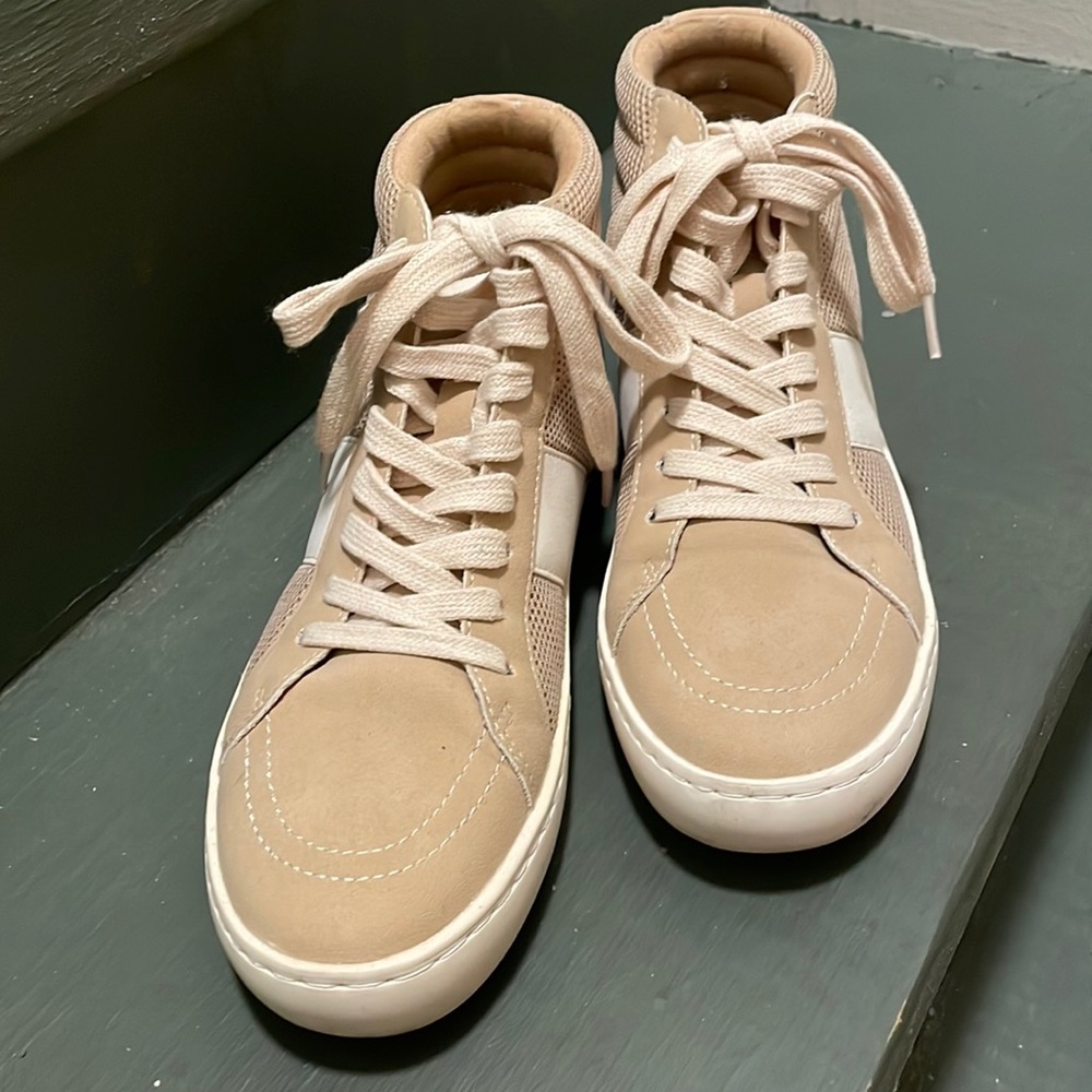 White Raven boutique high tops size 6.5 like new